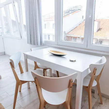 Almirante Reis Flat D Lägenhet *
